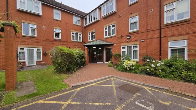 Photo 3 — Oakfield, Sale, M33 6WG