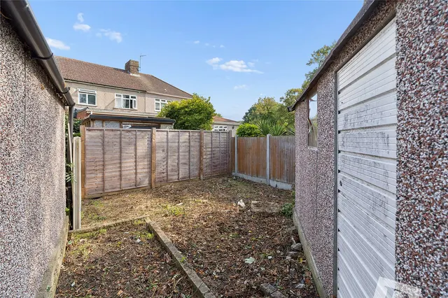 Barton Avenue, Romford, RM7, photo 1
