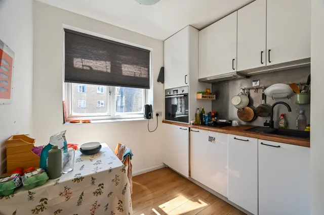 Photo 3 — 232b Bethnal Green Road, London