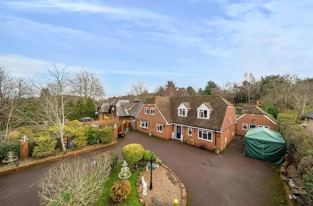 Exception Home & Detached Annex, Addington, photo 1