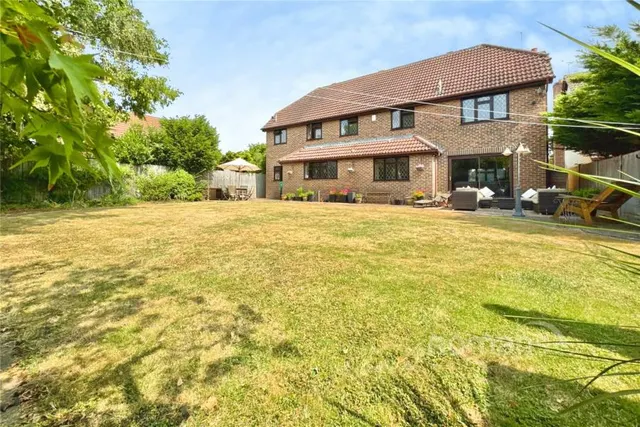 Raeburn Way, College Town, GU47, photo 2