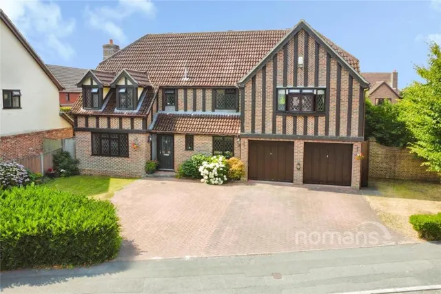 Raeburn Way, College Town, GU47, photo 1