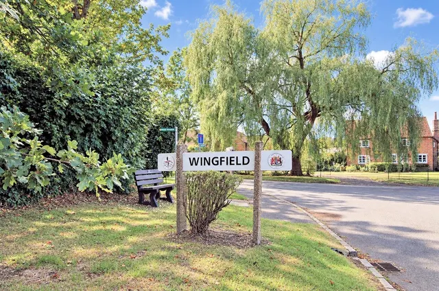 Photo 2 — The Meadows, Wingfield, Leighton Buzzard, Bedfordshire LU7 9QN