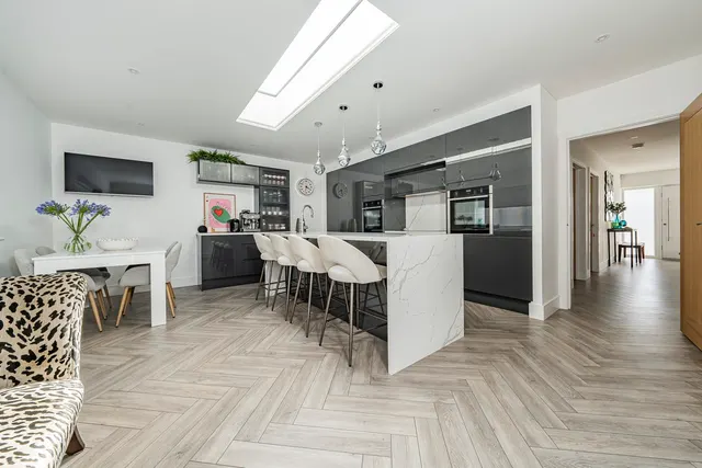 Photo 3 — Willow Crescent East, Denham