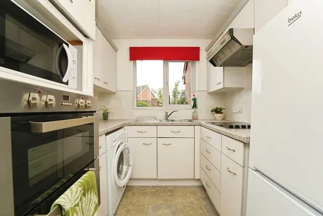 Glebe Farm Court, Up Hatherley, GL51, photo 3