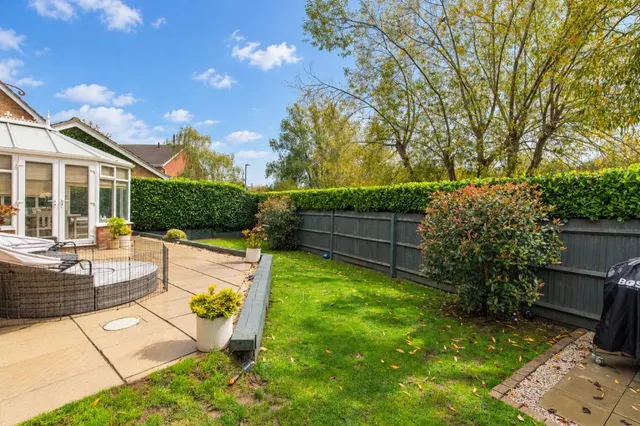 Thurston Drive, Kettering, photo 3