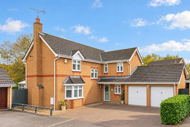 Thurston Drive, Kettering, photo 1