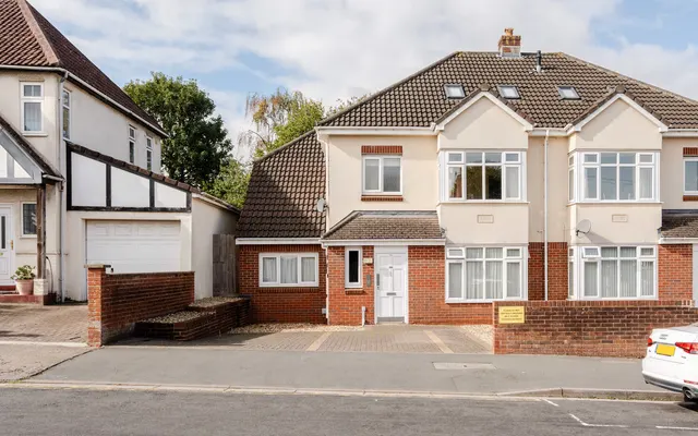 Lee Court, Henleaze, BS9, photo 3