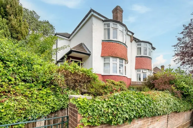 Castlewood Drive, SE9, photo 1