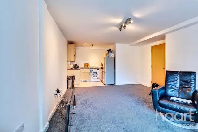 Station Approach, Epsom, KT19, photo 2