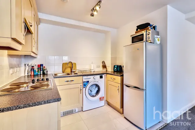 Station Approach, Epsom, KT19, photo 1
