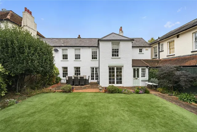 Shepperton Road, Laleham, TW18, photo 1