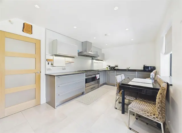 Photo 3 — Truesdale Drive, Harefield, Uxbridge, Middlesex, UB9 6AY
