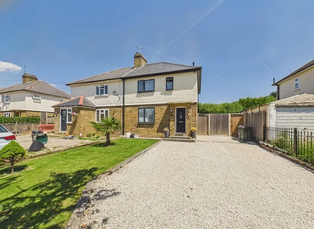 Truesdale Drive, Harefield, Uxbridge, Middlesex, UB9 6AY, photo 1