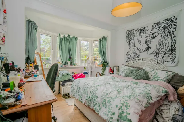 Photo 2 — Cusack Close, Strawberry Hill