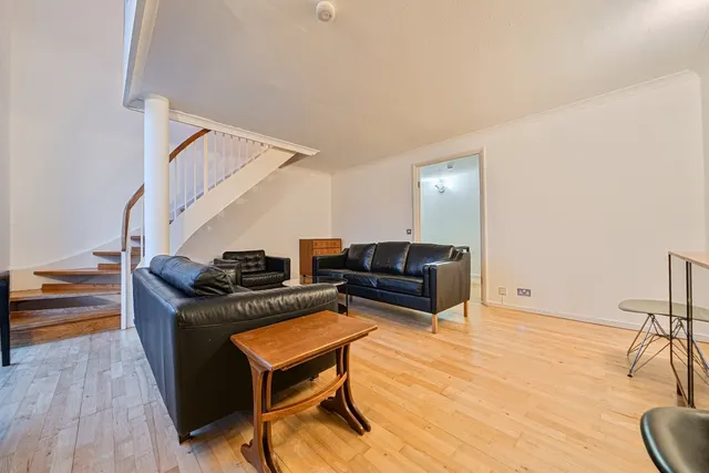 Queen of Denmark Court, Rotherhithe, SE16, photo 2