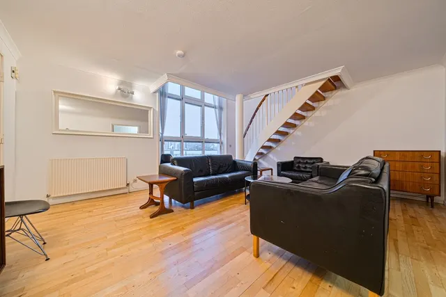 Queen of Denmark Court, Rotherhithe, SE16, photo 1