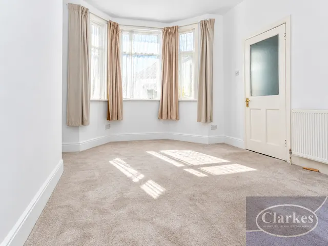 Markham Road, Charminster, photo 3