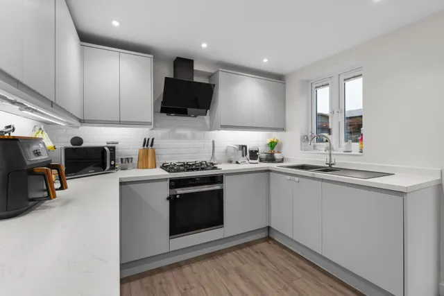 Photo 2 — Tudor Road, Welwyn, AL6