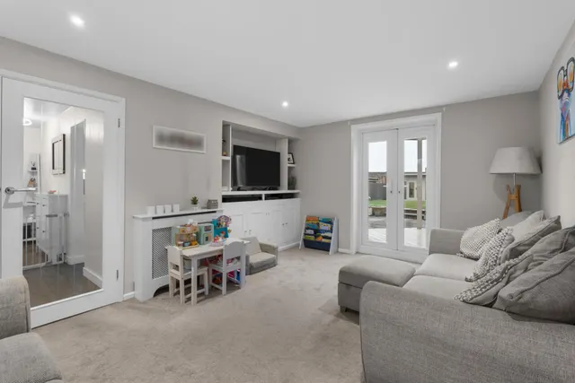 Photo 3 — Tudor Road, Welwyn, AL6
