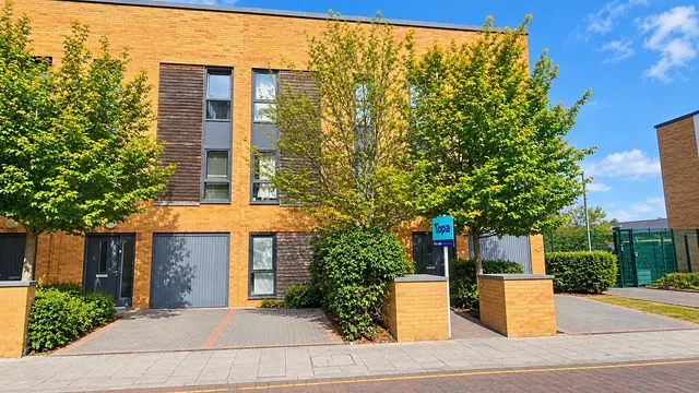 Academy Way, Dagenham, RM8, photo 1