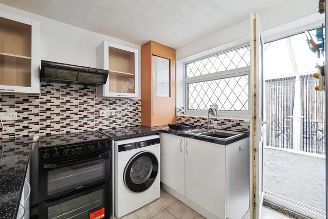 Elswick Drive, Beeston, NG9, photo 2