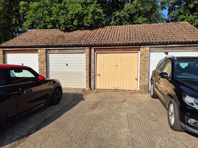 Photo 2 — Cumbria Close, Houghton Regis, Dunstable, LU5 5RY