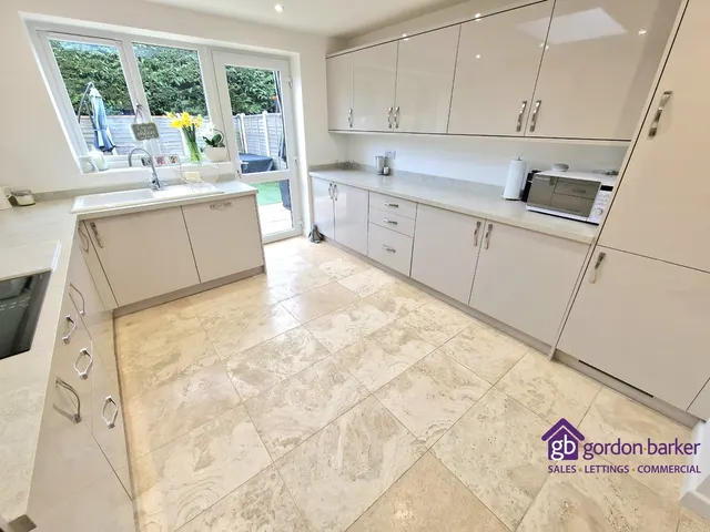 Photo 3 — Pear Tree Close, Alderholt, Fordingbridge, SP6 3ER