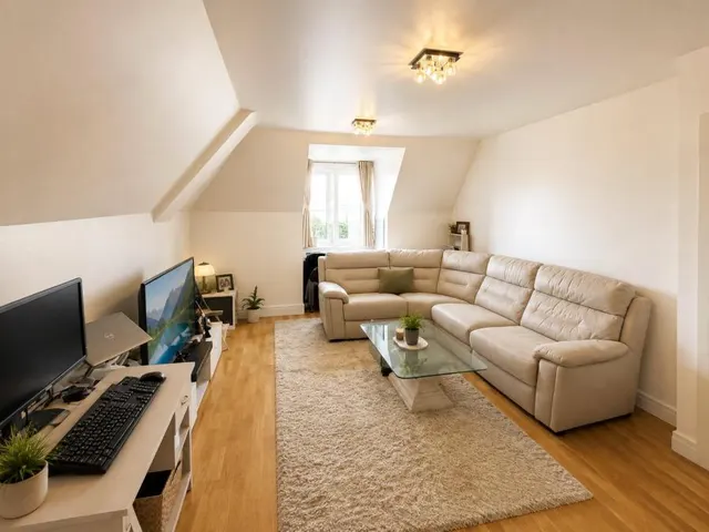 Featherstone Road, Southall, UB2, photo 2