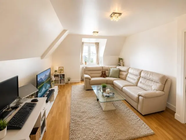 Featherstone Road, Southall, UB2, photo 1