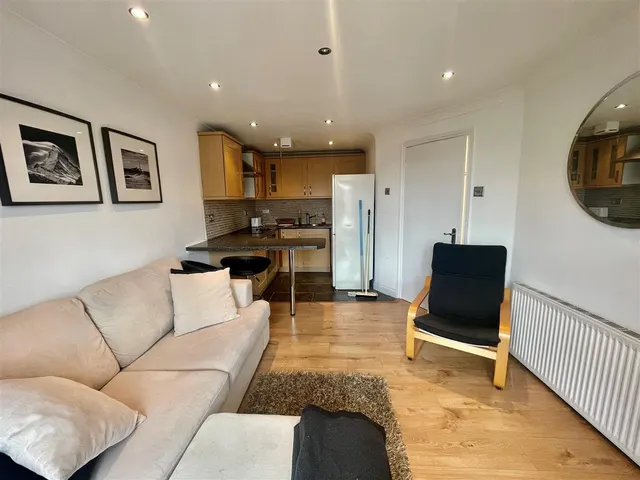 Photo 3 — Hunter House, Junction Road, London