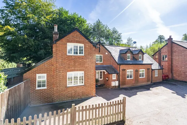 Pixham Lane, Pixham, RH4, photo 1