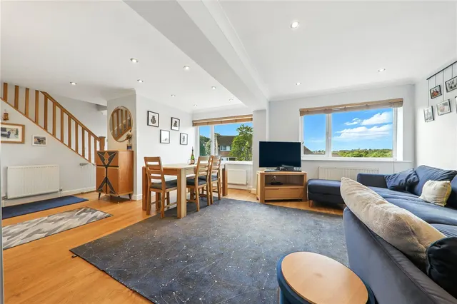Woodhill Court, Leeds, LS16, photo 1