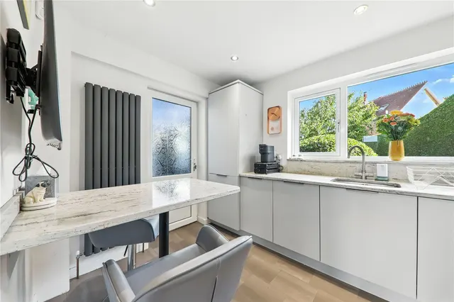 Woodhill Court, Leeds, LS16, photo 3