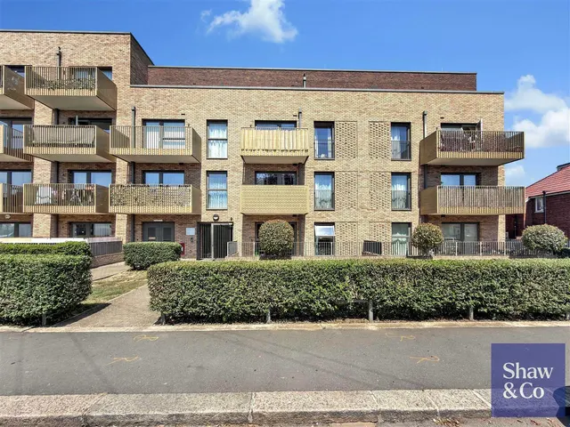 Pears Road, Hounslow, photo 1