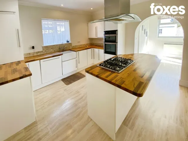 Castle Lane West, Bournemouth, BH8, photo 1