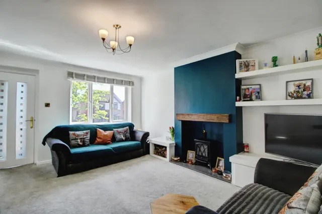 Orchard Place, Cudworth, S72, photo 3