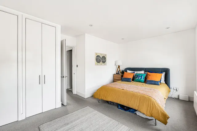 Battersea Park Road, London, SW11, photo 3