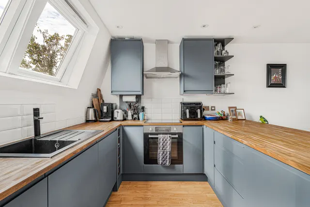 Battersea Park Road, London, SW11, photo 2