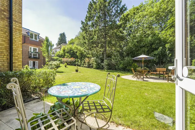 Great Tattenhams, Epsom, KT18, photo 2