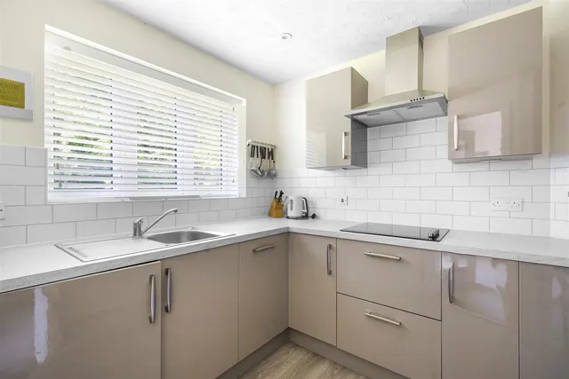 Great Tattenhams, Epsom, KT18, photo 3