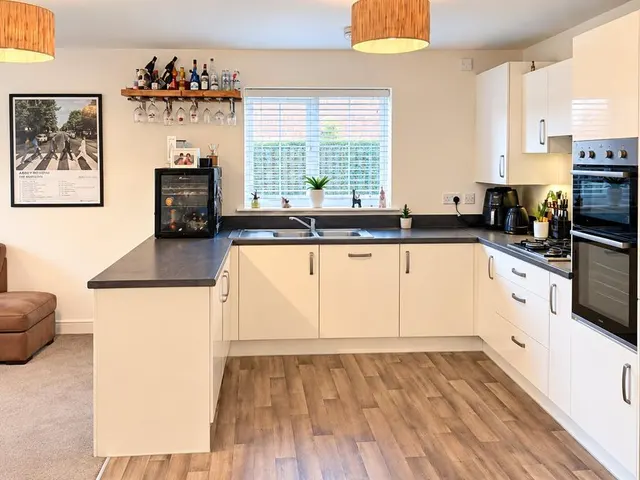 Countess Close, Burscough, L40, photo 3
