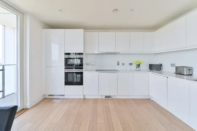 Photo 3 — Flat 75, 25 Robsart Street, London