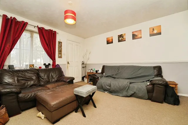 Embry Close, Calne, SN11, photo 2