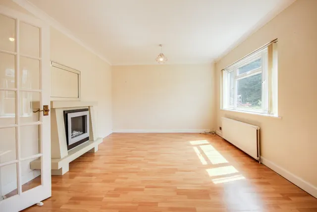 Photo 3 — Mornington Avenue, Finchampstead