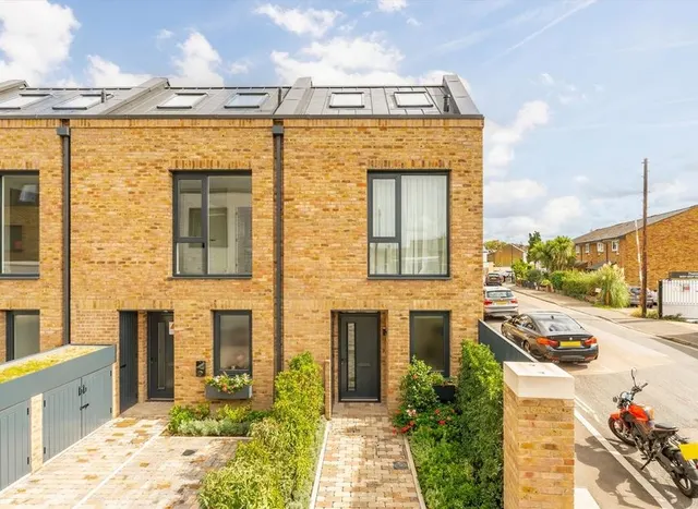 Bakers Mews, Twickenham, TW2, photo 1