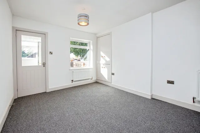 Sutton Road, Huthwaite, NG17, photo 2