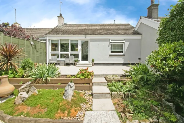 Upland Crescent, Truro, TR1, photo 1