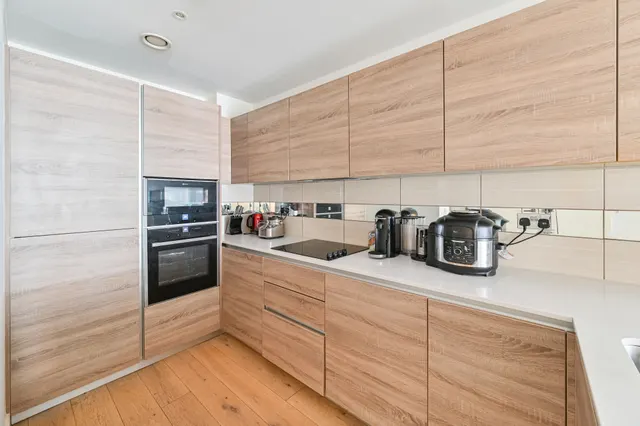 Photo 3 — Flat 702, Deveraux House, Duke of Wellington Avenue, London