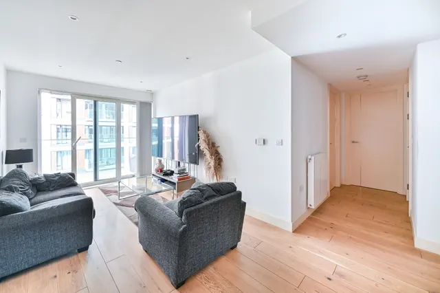Photo 2 — Flat 702, Deveraux House, Duke of Wellington Avenue, London